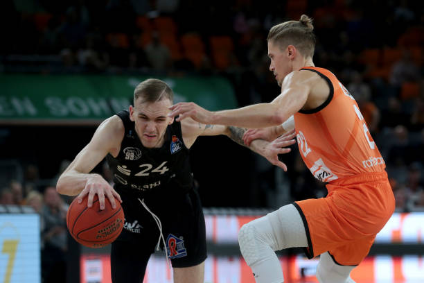 当中场和进 当中场和进